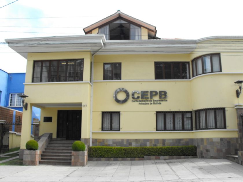 Empresarios sugieren reformas para proteger el empleo e inversiones