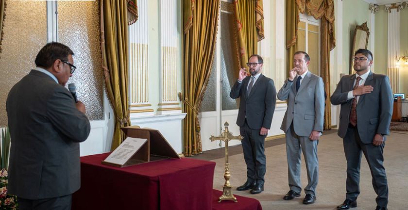Canciller posesiona a tres viceministros