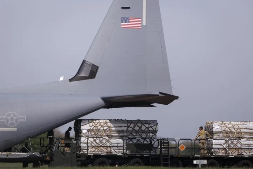 Donald Trump aplaude el operativo contra una base británica usada por EE.UU.