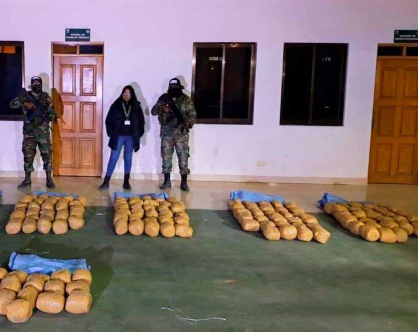 Allanan dos inmuebles y  secuestran marihuana   