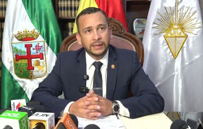 Romer Saucedo evita polémica por veto de EEUU a Roger Mariaca