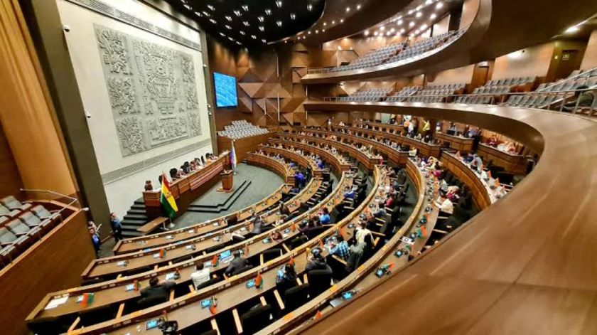 Legislativo anuncia comisión para investigar el caso visas revocadas por EEUU