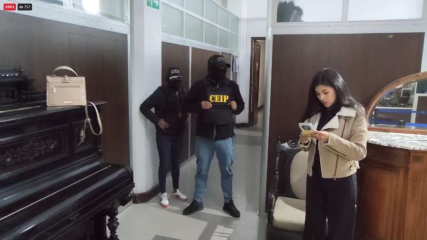 Policías allanan la Fiscalía General y arrestan a funcionarios que denunciaban “el secuestro” del Fiscal General