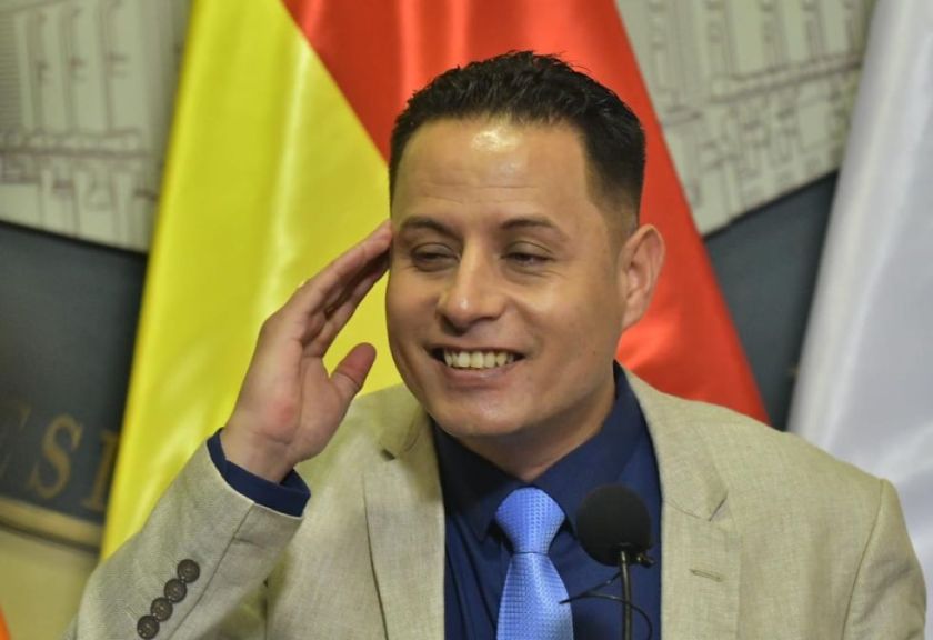 Edmand Lara vuelve a viajar y asiste a Foro Iberoamericano en España
