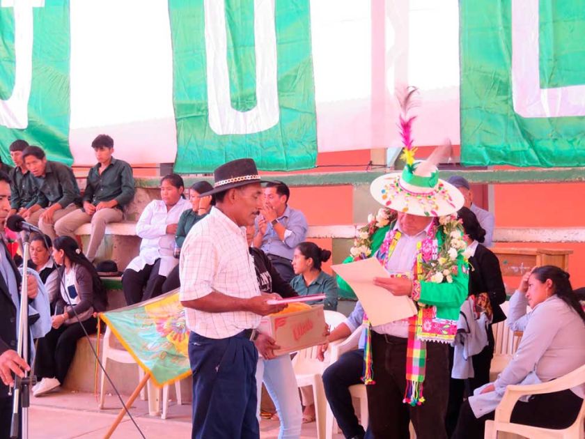 Entregaron ítems en los distritos del norte de Potosí