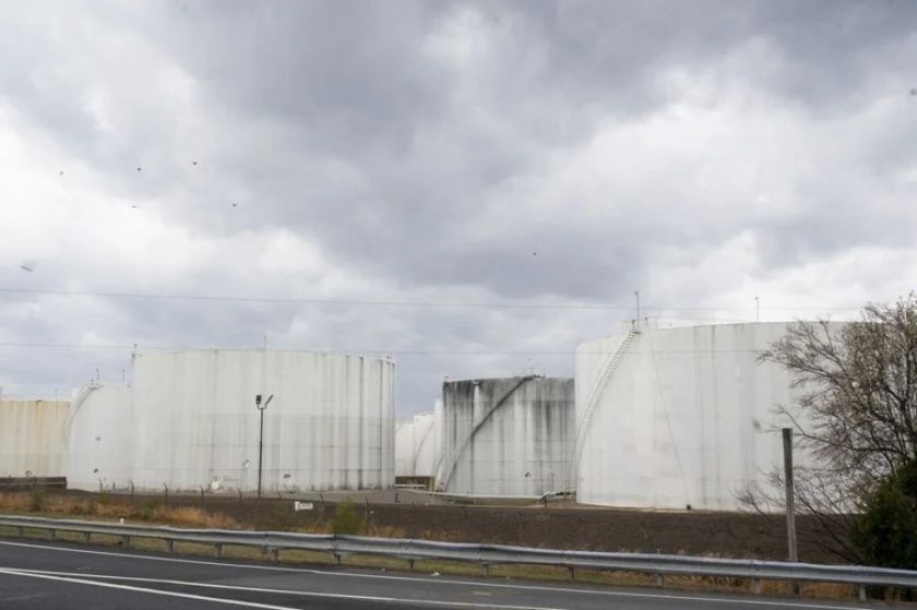 Reservas de gasolina de EE.UU. caen 1,7 millones y las de destilados 2,3 millones