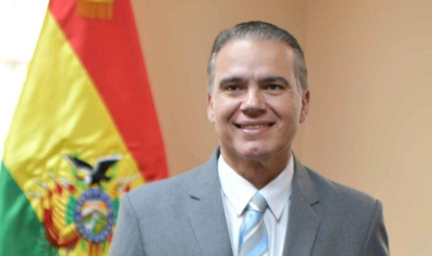 Ministro de Defensa afirma que Roger Mariaca “dejó de ser fiscal cuando fue aprehendido”
