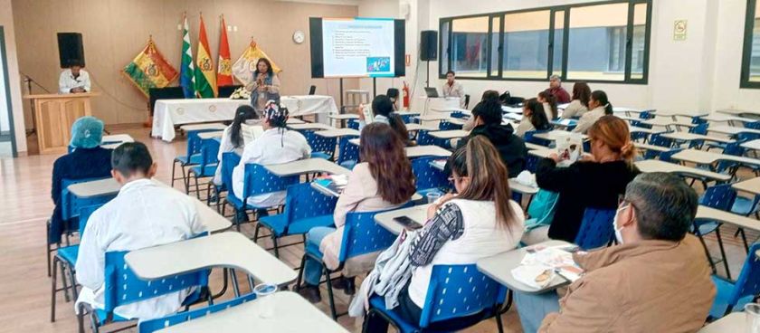 Capacitan en buen trato al personal del hospital Natalini