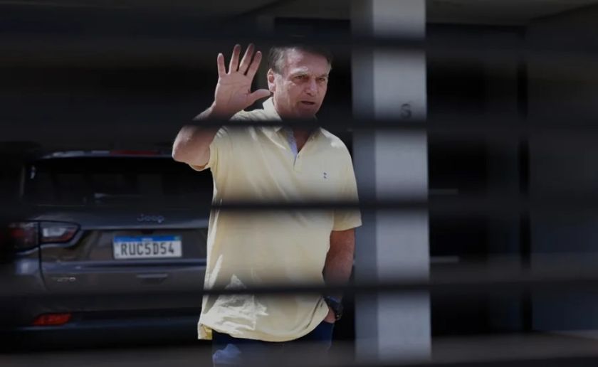 Jair Bolsonaro le pide autorización al Supremo de Brasil para recibir a su hijo