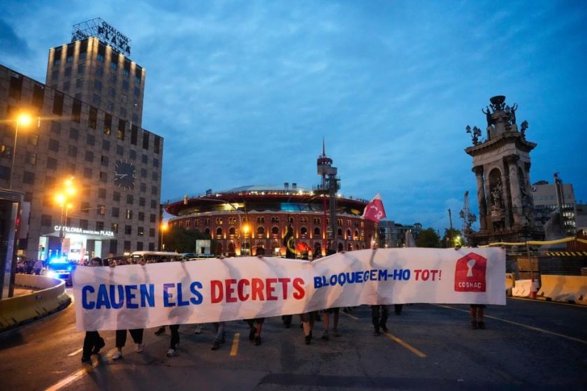 España: Miles de personas marchan en Barcelona en una huelga general por la vivienda