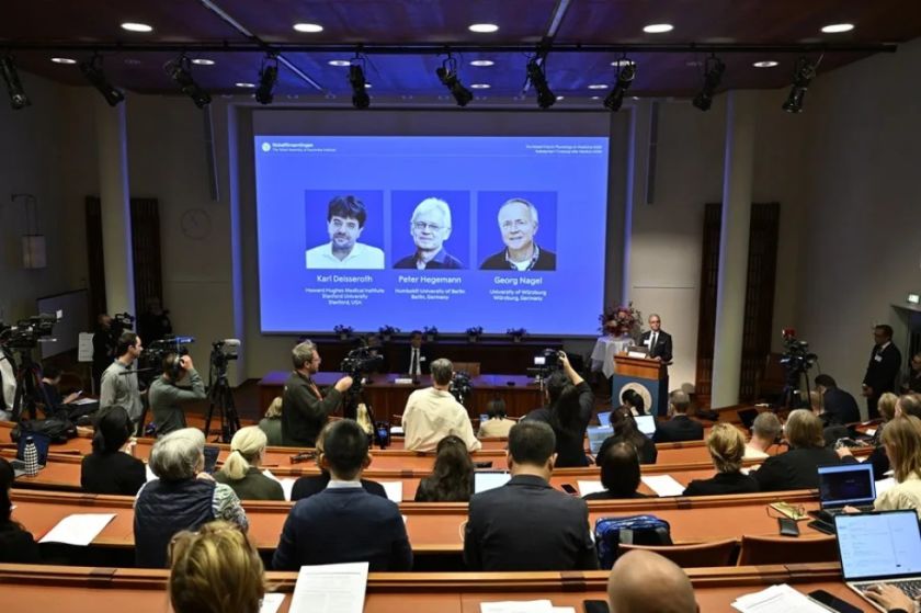 Nobel de Medicina para Deisseroth, Hegemann y Nagel por sus descubrimientos en optogenética
