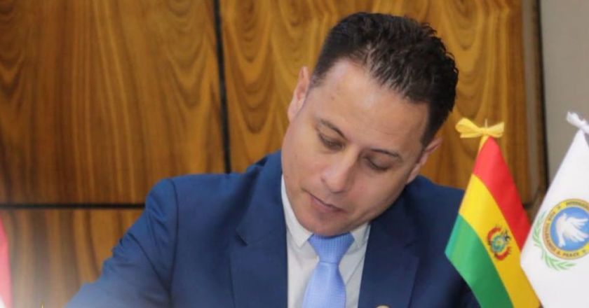 Legisladores cuestionan al vicepresidente por no posesionar a fiscal general interino