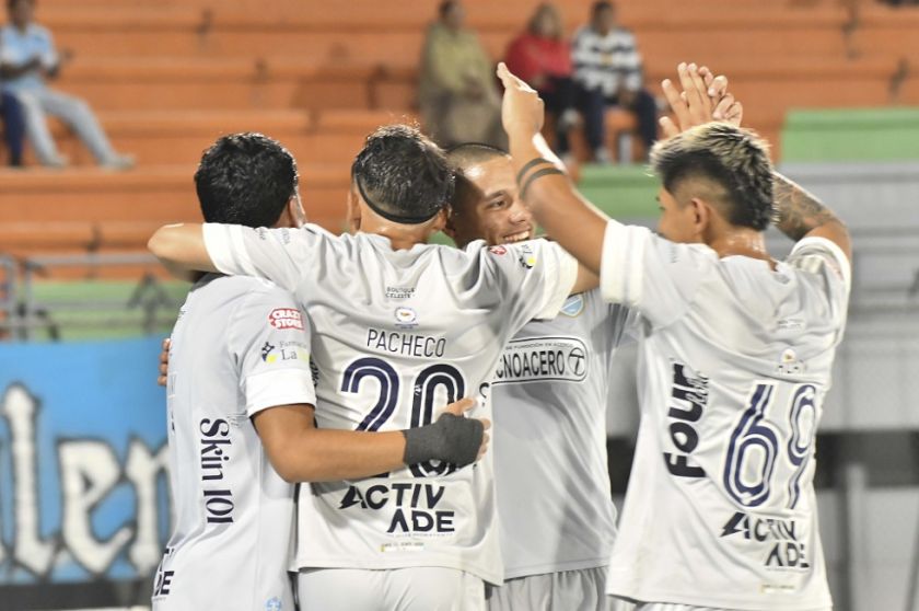 Aurora gana su grupo como invicto