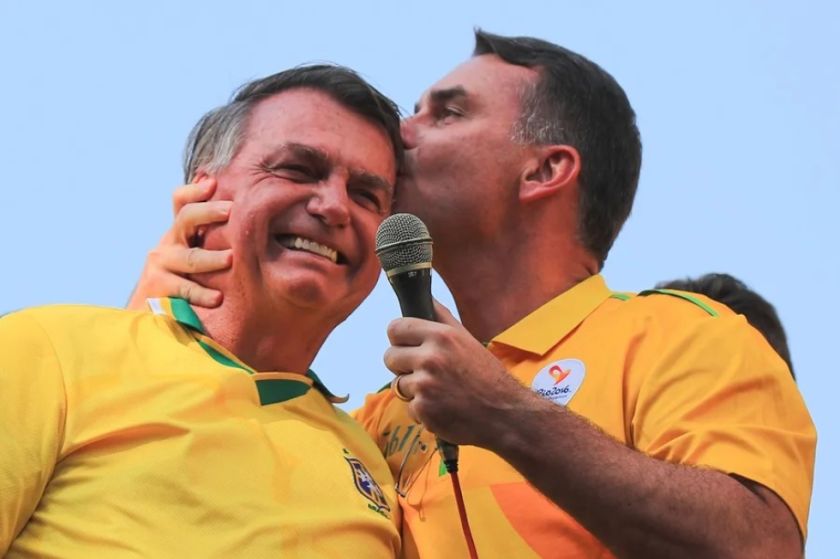 La Fiscalía de Brasil avala que Flávio Bolsonaro visite a su padre en prisión domiciliaria