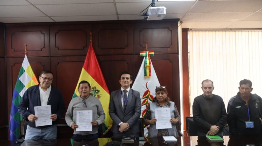 Firman contrato por más de Bs 3 millones para construir un centro de salud en Betanzos