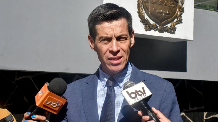 Viceministro afirma que hay parlamentarios reciben sueldo de Róger Mariaca