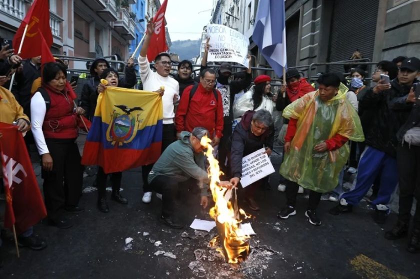 Sindicatos de Ecuador marchan por «cambios radicales» en salud, educación y empleo