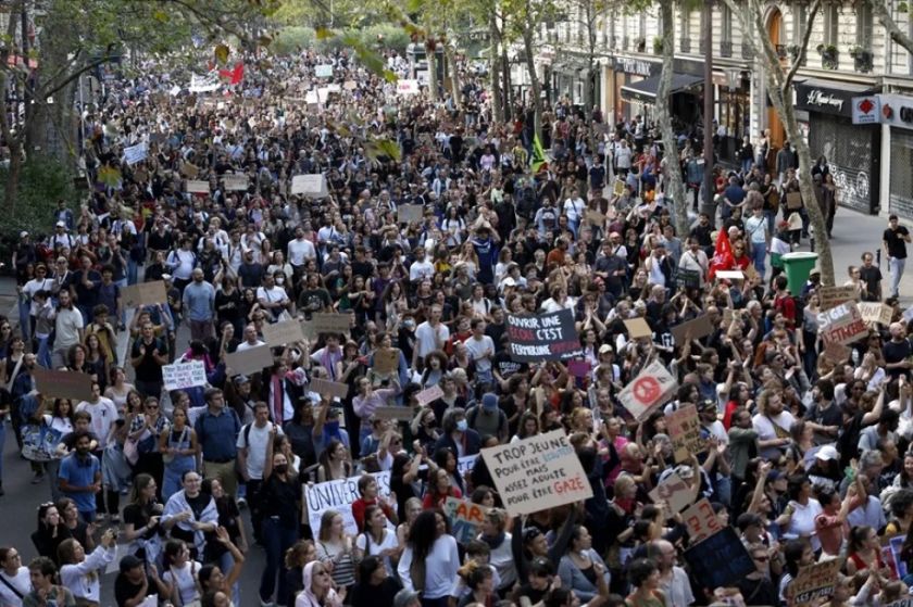 Reportan que hay casi 6.900 detenidos en las protestas estudiantiles en Francia; el 86% menores