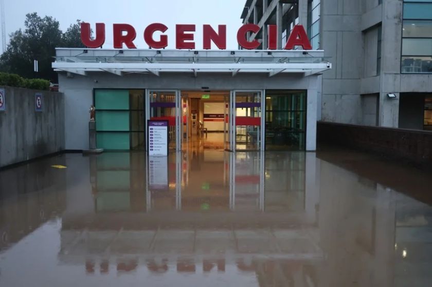 Kast decreta el estado de catástrofe en la zona este de Santiago de Chile arrasada por un torrente de agua