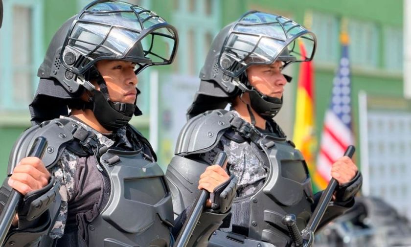 EEUU entrega equipos antidisturbios a la Policía Boliviana para el control del orden público