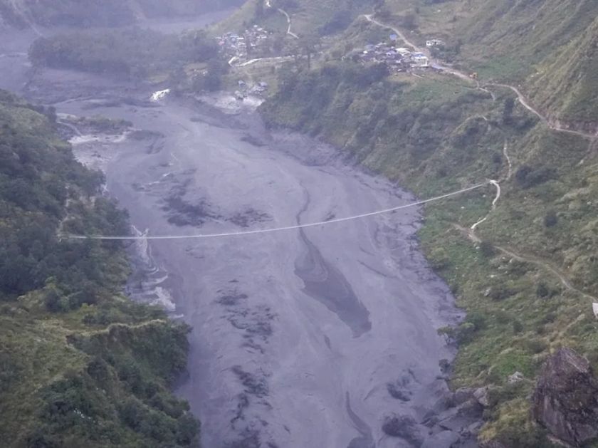 Una nueva inundación repentina de un río en Nepal arrasa un pueblo y deja cinco desaparecidos