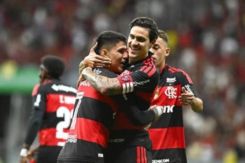 Flamengo y Palmeiras mantienen la lucha por el liderato tras ganar sus clásicos