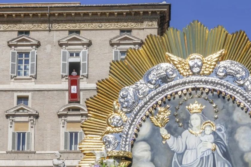 El papa León XIV mantiene su agenda del lunes a la espera de su operación