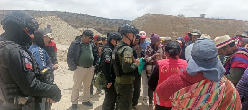 Policía interviene y logra tregua temporal por área aurífera 
