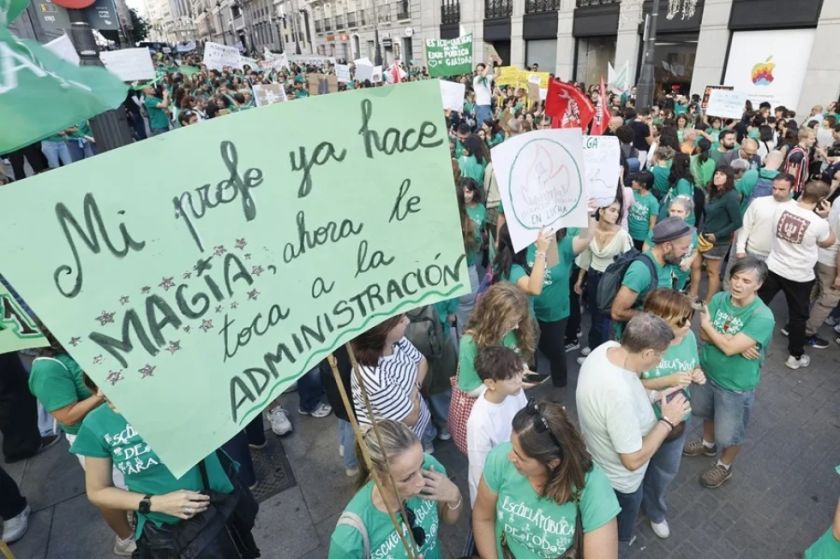 Arranca la huelga indefinida de la educación en Madrid con cargas y cinco detenidos
