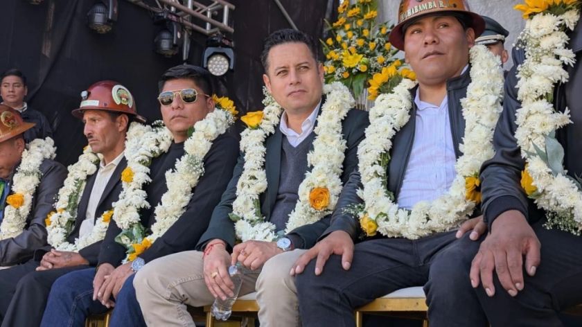 Edmand Lara y Leonardo Loza asistieron a los actos festivos por el aniversario del municipio de Vacas