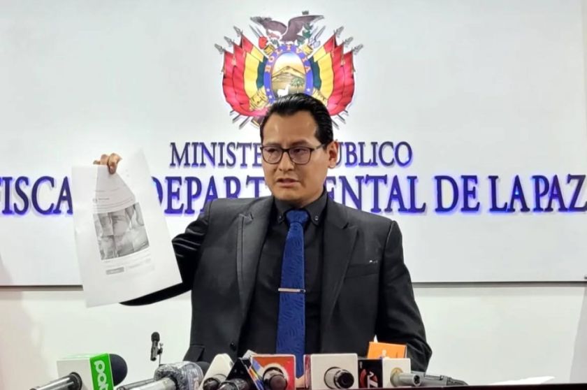 Caso exfiscal Carlos Torrez: Hallan $us 30.000, Bs 62.800 y un @rm> en allanamiento