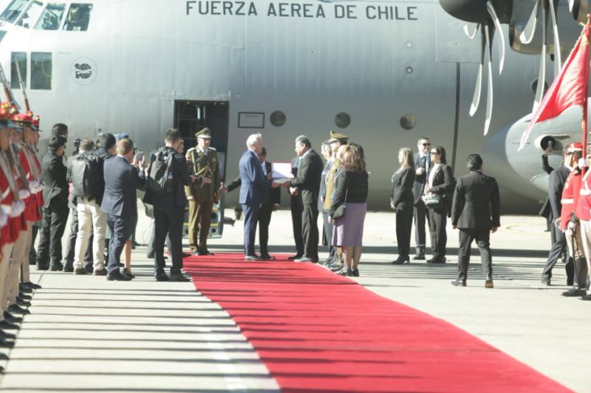 Revilla entrega declaratoria de Huésped Ilustre a Kast