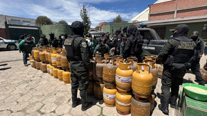 El Alto: Decomisan 300 garrafas de GLP y 250 litros de combustibles