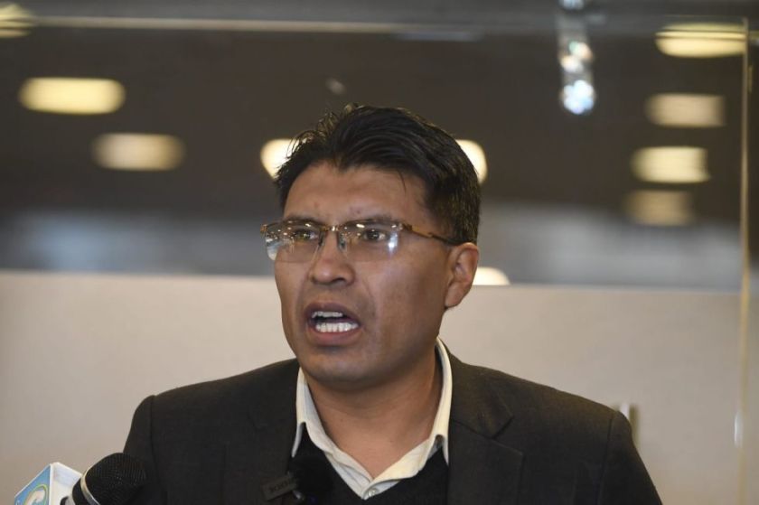 Aprehenden al senador Nilton Condori en El Alto