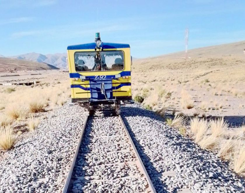 Inspección revela avances en la línea férrea que une a Sucre y Potosí