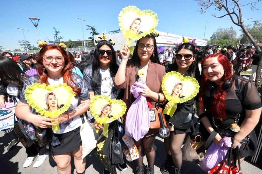 Miles de fans hacen filas para el debut de BTS en Argentina