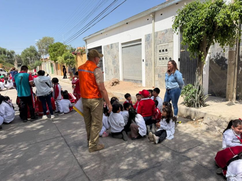 Defensa Civil participa en simulacro de sismo en un colegio de Quillacollo