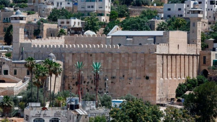 Israel desplaza a 1.600 palestinos de Hebrón y mantiene cerrada la ciudad