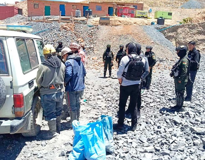 Capturan a 12 presuntos jucus en una mina tras una incursión ilegal