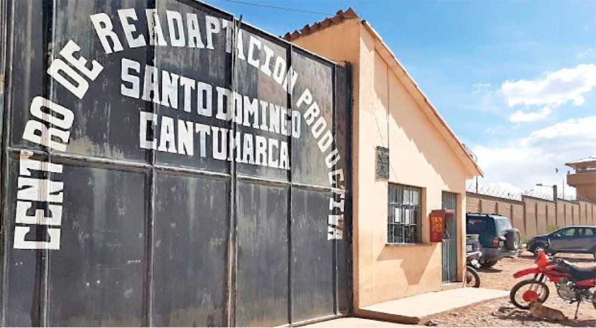 A prisión dos policías por facilitar teléfono a Mariaca