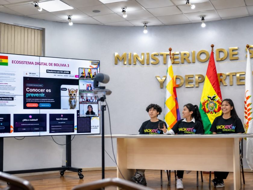 Cuatro jóvenes bolivianos ganan hackatón andino