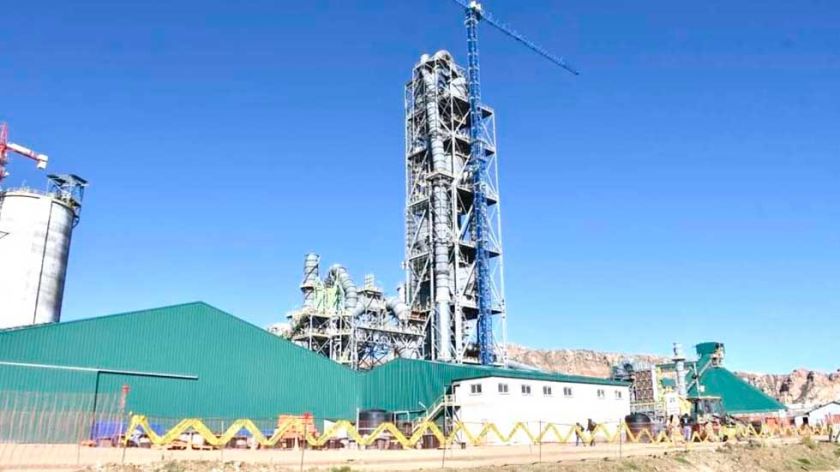 Comprometen arranque de la  fábrica de cemento de Potosí