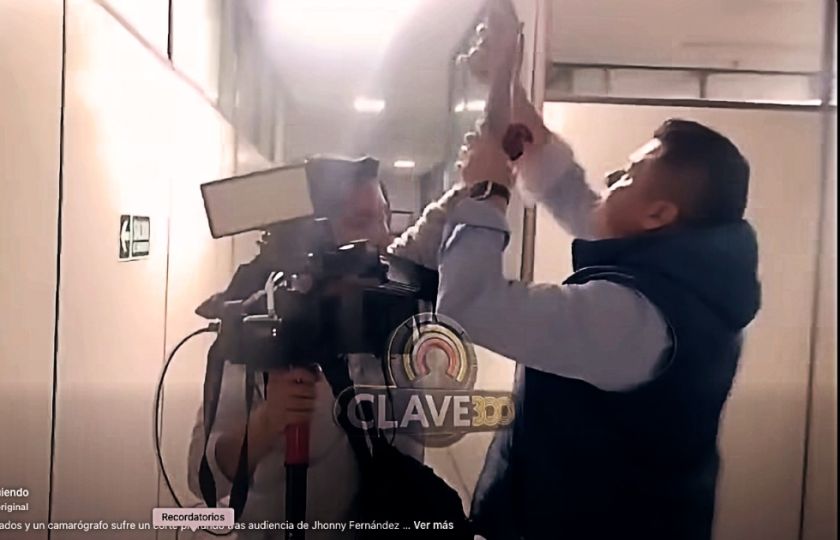  Un camarógrafo resultó herido y una  periodista terminó lesionada tras audiencia judicial