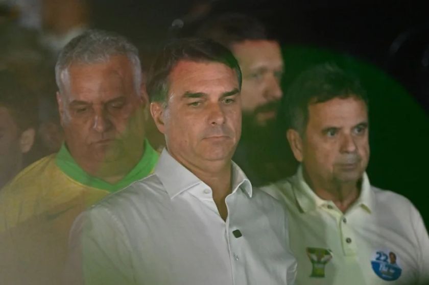 La derecha brasileña respalda el resultado electoral y se distancia de Flávio Bolsonaro