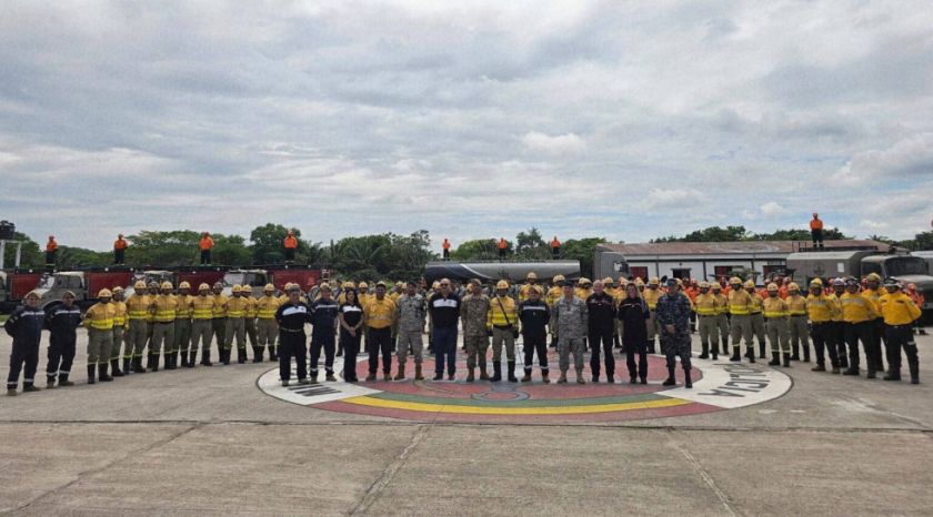 Militares bolivianos concluyen capacitación en combate de incendios con apoyo de Francia