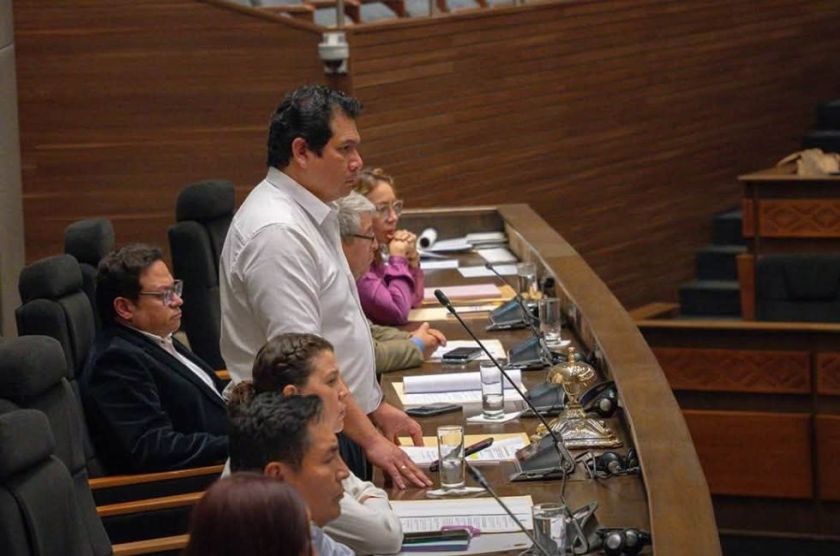 Roberto Castro es reelegido presidente de Diputados