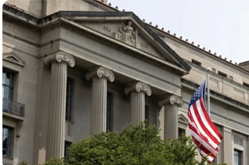 Una jueza prohíbe al Gobierno de Trump amenazar con procesar a funcionarios electorales