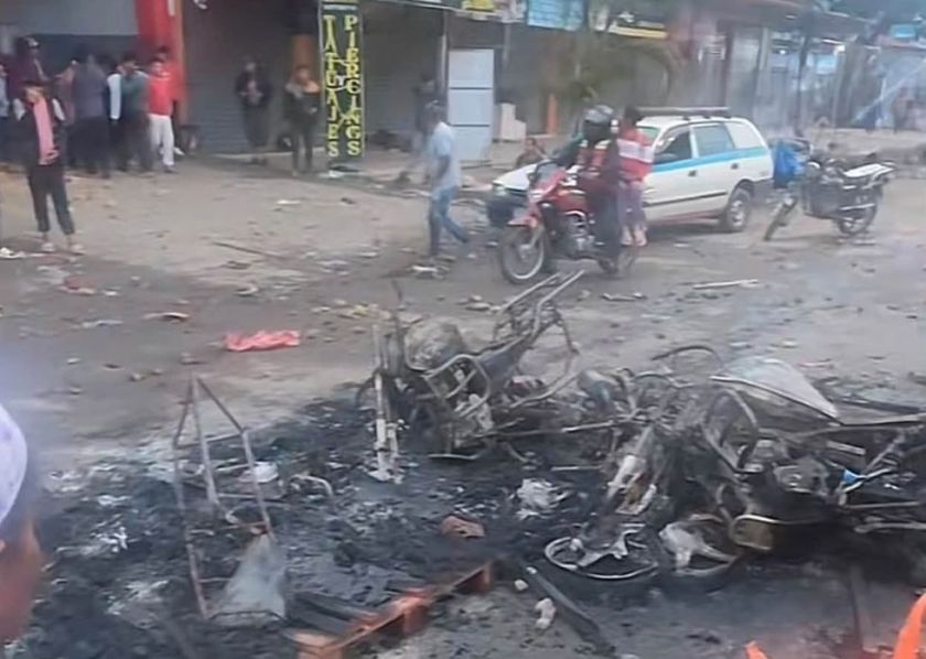 Un inmueble y varios vehículos quemados tras enfrentamientos en Ivirgarzama