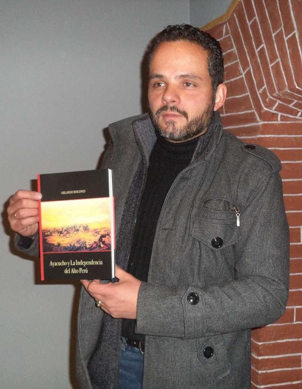 Orlando Rincones, autor de la obra.