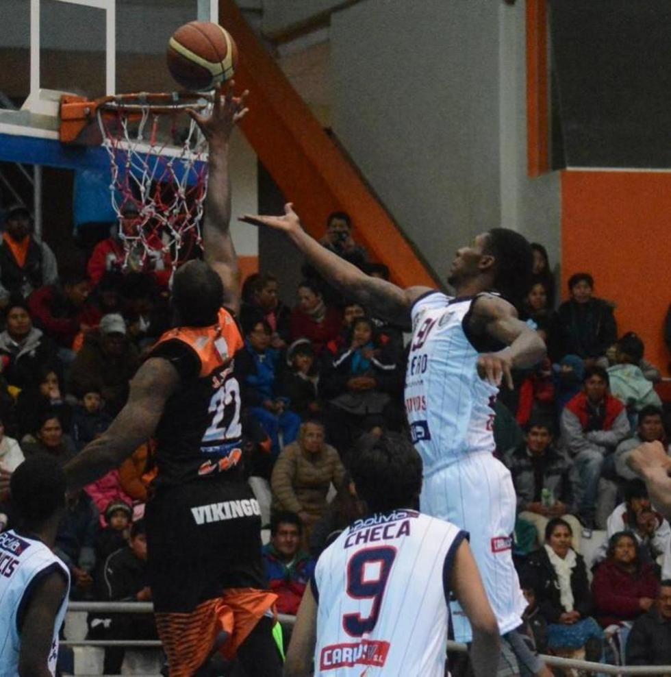 Calero derrota al actual campeón de la Libobásquet
